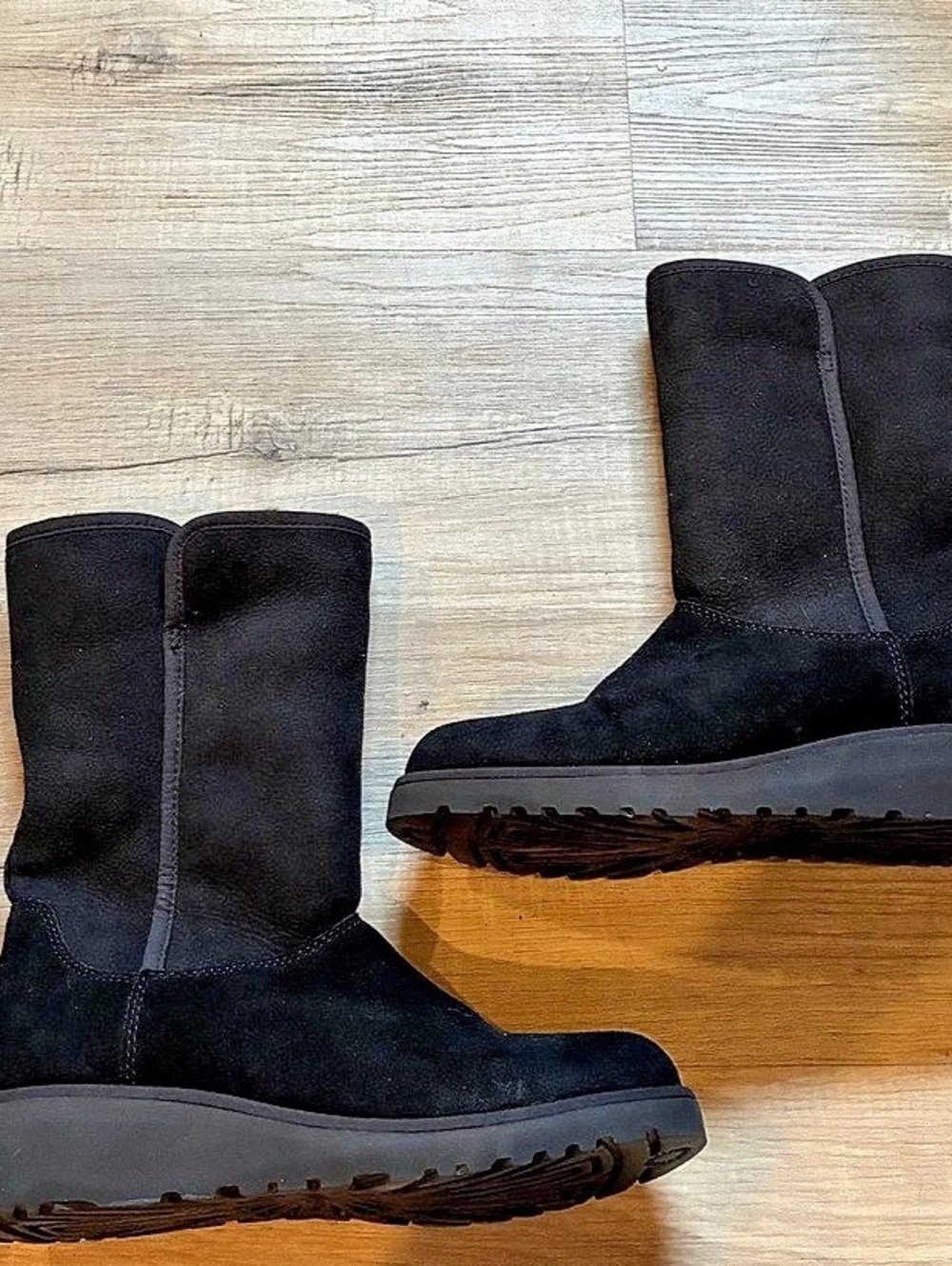 UGG Amie Black Suede Boots Women's Size 7 Sheepskin Slip On Mid Calf New NO BOX